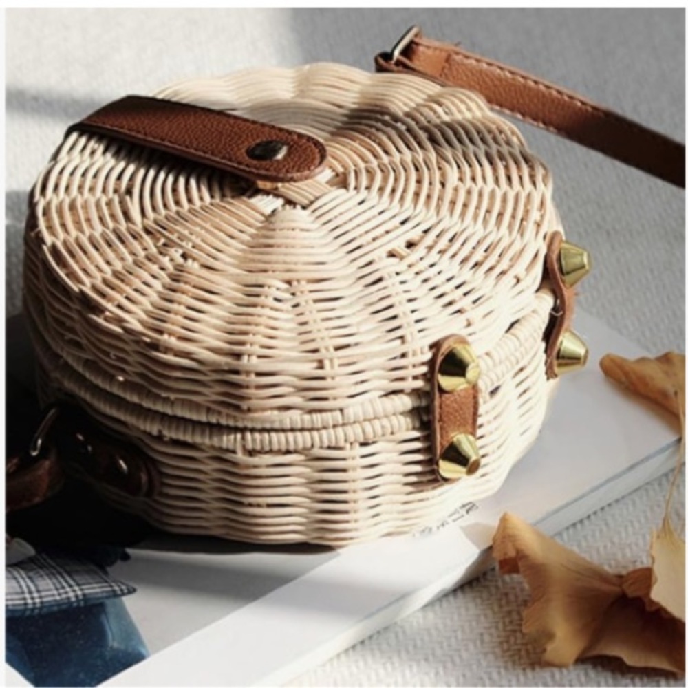 Round Woven Straw Crossbody Bag - Picture 6 of 6